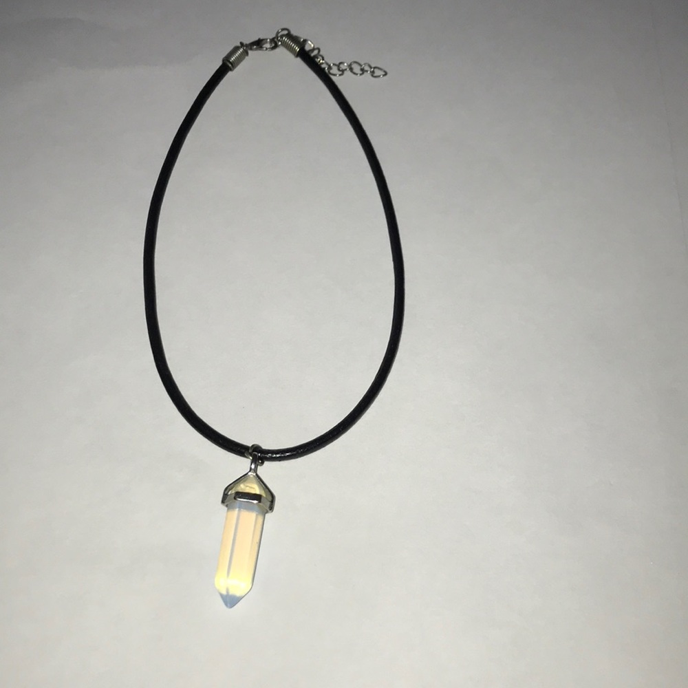 Adjustable choker hanging clear stone